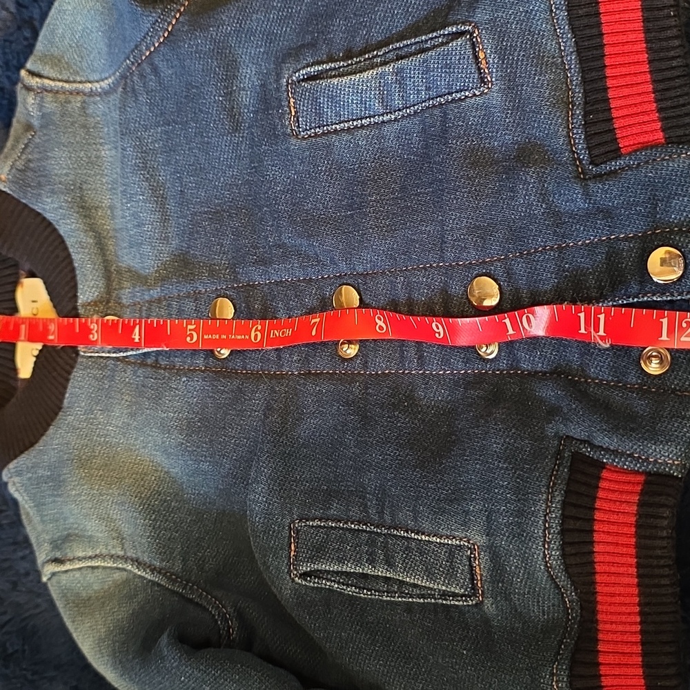 Gucci Kids Blue Jean Jacket and Shorts Set with Red and Green Accents - Picture 9 of 10